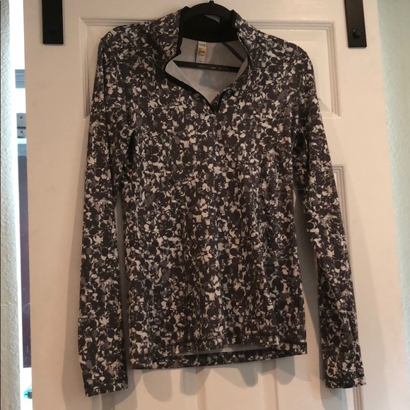 EUC LOLE Zip up size medium but fits like a small - Picture 4 of 8